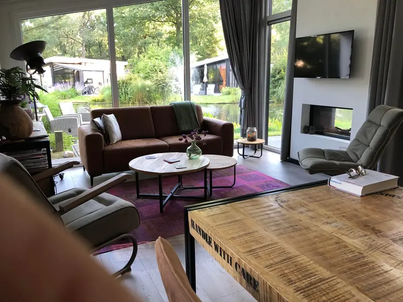 Woonkamer met moderne inrichting